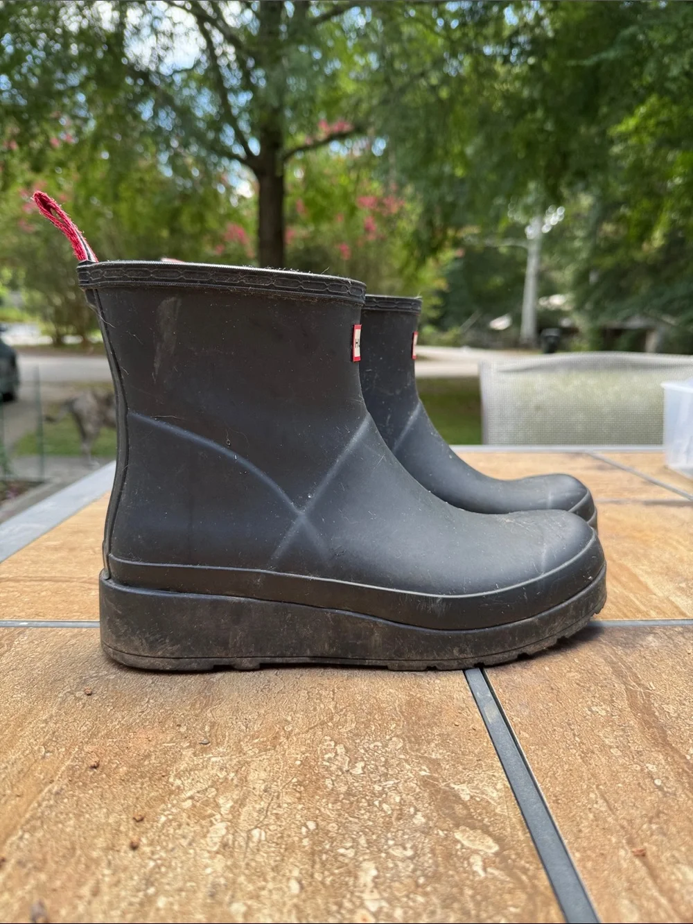 Hunter Women Short Black Rain Boots with Red Heel Pull